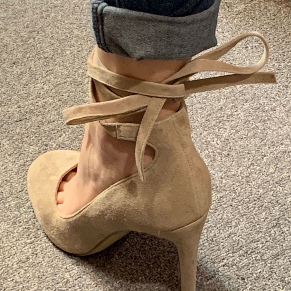 BCBG tie knot heels